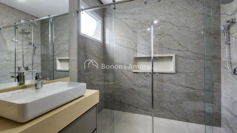 Imagem Casa de condominio a venda em Campinas no Aborais..

Linda e imponente residência, recém construí...