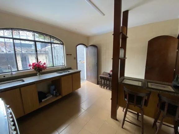 Imagem Casa a venda em Santos, sobrado, com piscina, perto do Orquidário e da praia