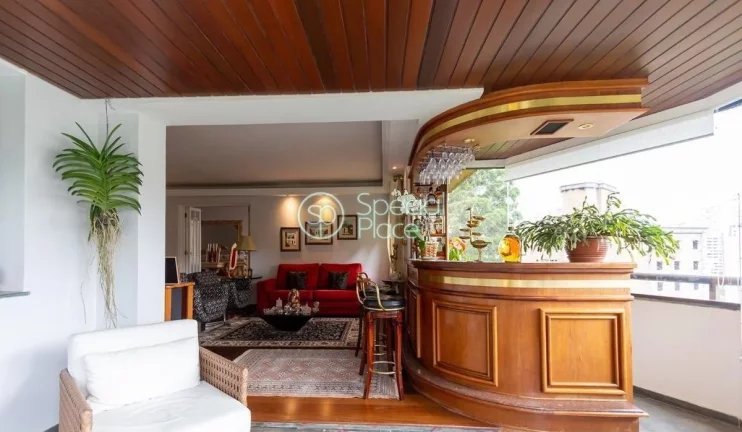 Imagem Espaçoso apartamento à venda com 4 quartos, sendo 4 suítes, e 6 banheiros no total, 2 quartos de ...