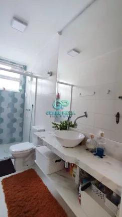 Imagem Sala espaçosa para 2 ambientes, varanda, sala de jantar, 3 dormitórios sendo uma suíte, banheiro social, cozinha, lavanderia, piscina, churrasqueira, 1 edícula com 2 suítes, 5 quartos