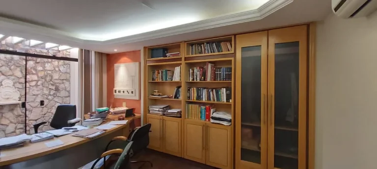 Imagem Excelente imóvel comercial com 3 vagas de recuo , 6 salas sendo com moveis embutidos de excelente q...