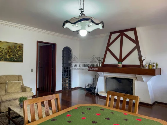 Imagem Casa à venda em Campos do Jordão - Com 4 dormitórios próximo ao Capivari