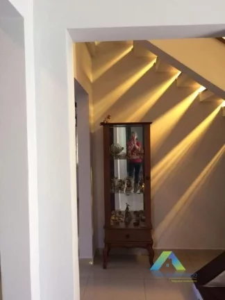 Imagem SÃO CAETANO Casa condomínio semi aberto com segurança particular, 280 metros, 3 dormitórios, 3 salas, 4 vagas com piscina, churrasqueira, lareira.