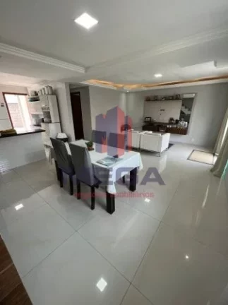 Imagem Casa Triplex com 04 quartos em condomínio fechado - Bairro Interlagos. OPORTUNIDADE!