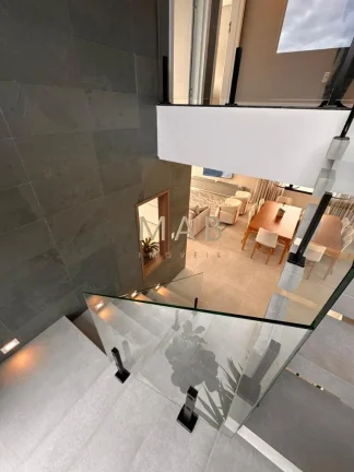 Imagem Te convido para conhecer seu mais novo lar!! Casa com 4 dormitórios sendo 1 suíte, SEMIMOBILIADA, para Venda no Bairro Rio Vermelho em Florianópolis!