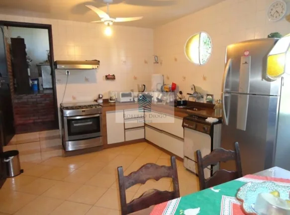 Imagem Casa de luxo em condomínio no Santa Rosa, Niterói-RJ: 4 quartos, 1 suíte, 2 banheiros, 2 vagas de garagem, 450m²