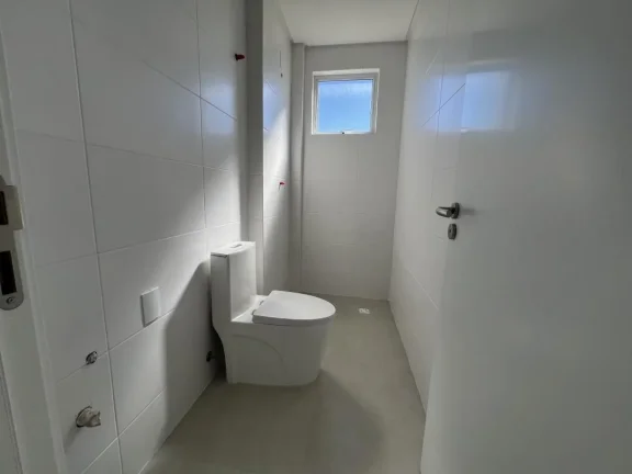 Imagem Apartamento 03 quartos, sendo 01 suíte novo e pronto para morar, na Praia de Gravatá em Navegantes SC. Adriano Carpes Imóveis Vende