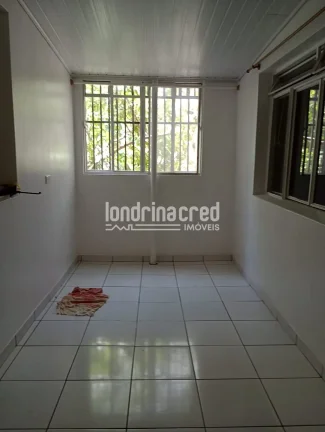 Imagem Oportunidade no Centro de Londrina! Amplo apartamento com 3 dormitórios, 120m² de área útil, sala espaçosa, cozinha, 1 vaga e condomínio acessível