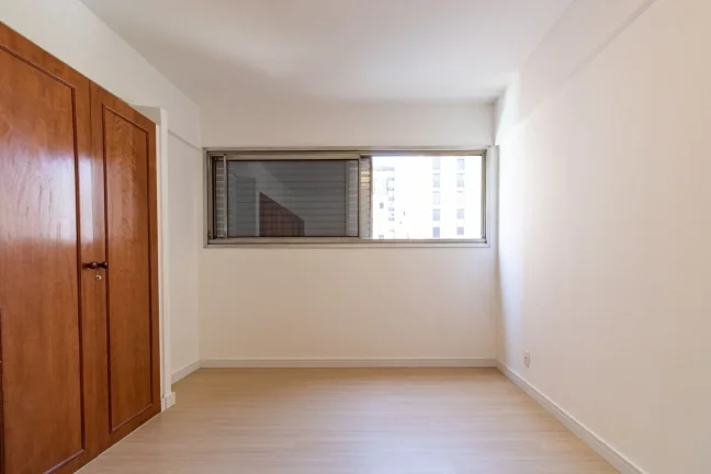 Imagem OPORTUNIDADE IMPERDÍVEL Apartamento 121M², 3Q, 1Suíte, 2 Banheiros, 1 Vaga.