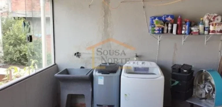 Imagem Sobrado com 250 m² de área útil, dispõe de 2 dormitórios com varanda, 1 banheiro, sala de estar...