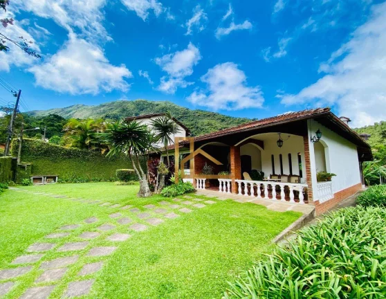 Imagem Casa principal linear 3 quartos sendo 1 suíte à venda, 230 m² - 3 min da feirinha do Alto - Teresópolis/RJ