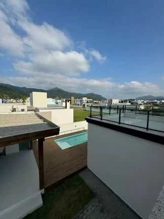Imagem Casa em condomínio com 4 dormitórios e 4 vagas de garagem em Camboriú