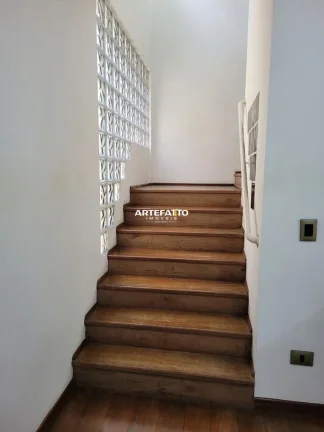 Imagem Casa com piscina bem localizada