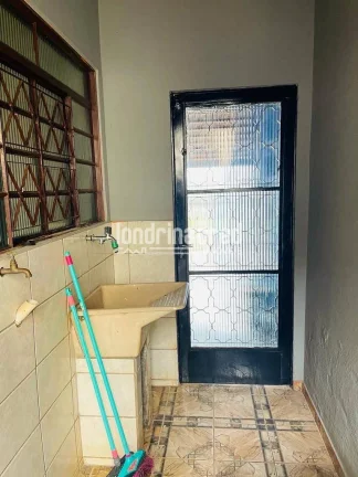 Imagem Casa à venda na Zona Norte de Londrina com 3 quartos, sala e cozinha integradas, 1 vaga de garagem, 73,25m² construídos em terreno de 137,50m²