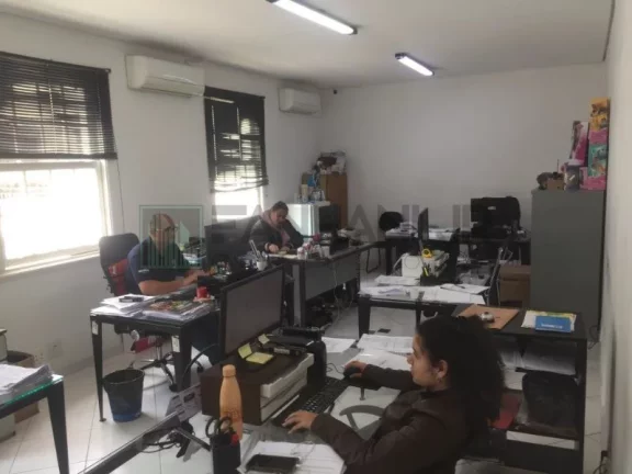 Imagem Oportunidade única: Casa comercial com 6 salas e 8 banheiros no Jardim Paulista, São Paulo-SP, 390m² e 20 vagas de garagem!