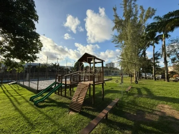 Imagem Linda Casa em Condomínio de Alto Padrão em Jaguaribe, Salvador-BA: 5 Quartos, 2 Suítes, 4 Salas, 4 Vagas - 333m²!