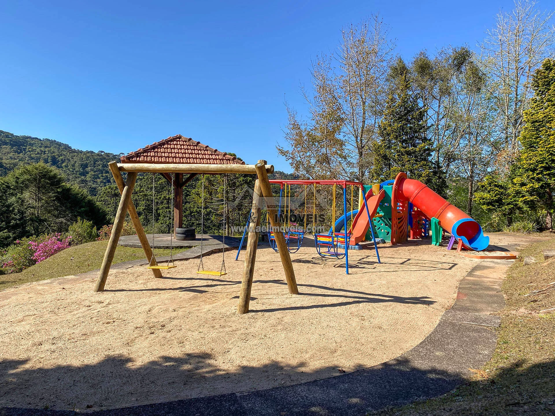 Imagem Casa à venda em Campos do Jordão - Chalé com 3 dormitórios