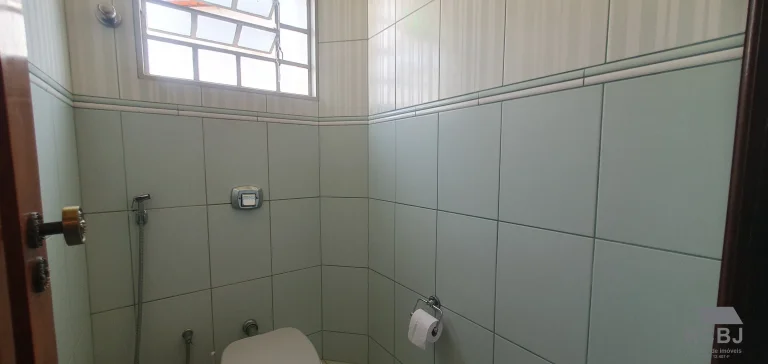 Imagem CASA COMERCIAL em ESMERALDAS - MG, CENTRO