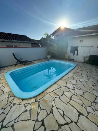 Imagem Casa com 3 dormitórios sendo 1 suíte e 1 vaga de garagem no bairro Guanabara em Joinville SC