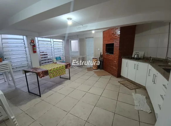Apartamento com dois dormitórios e garagem à venda no Centro de Santa Maria