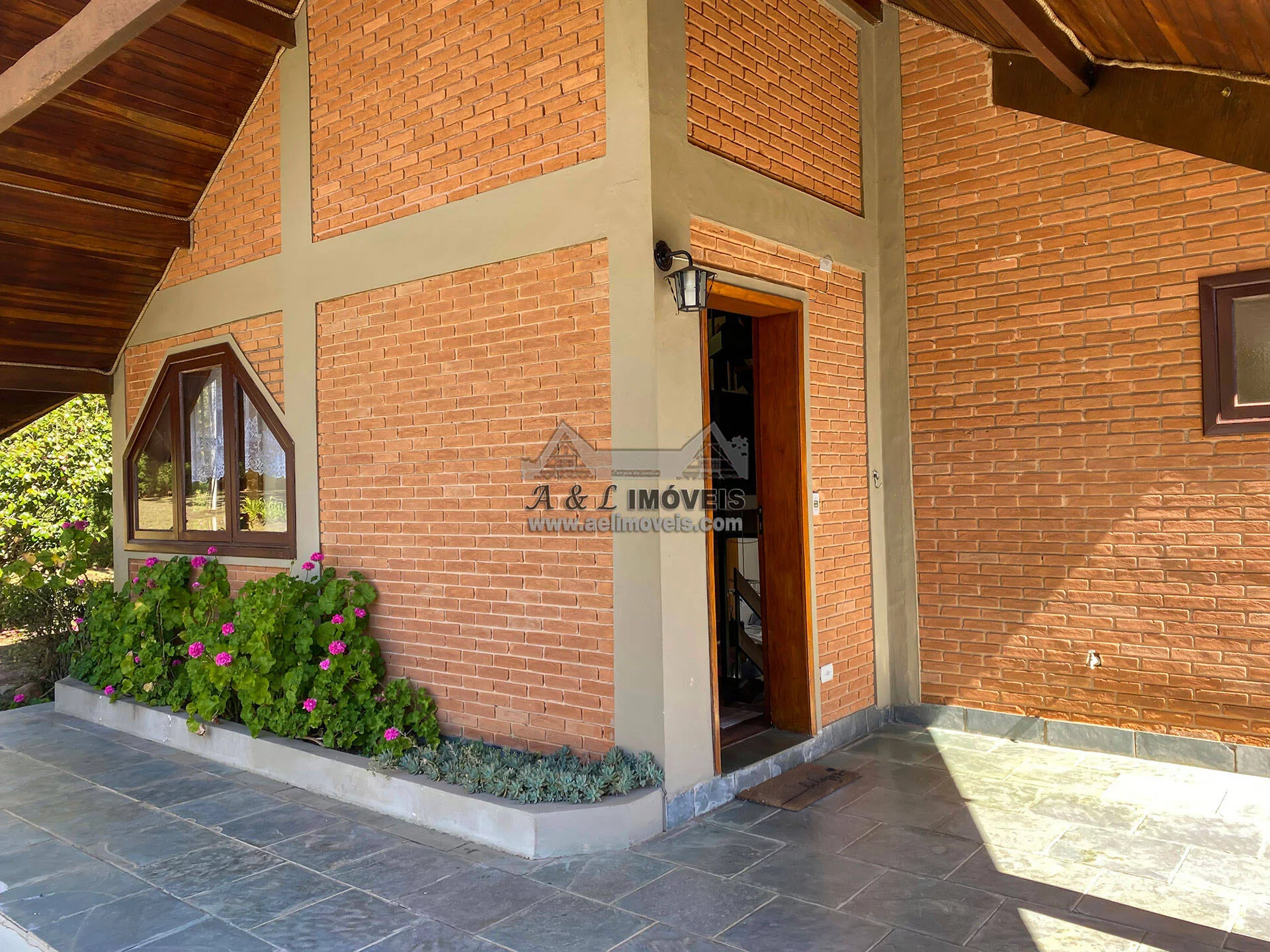 Imagem Casa à venda em Campos do Jordão - Chalé com 3 dormitórios