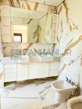 Imagem Luxuoso apartamento de 3 suítes no coração do Jardim Paulista, São Paulo - 226m², 3 salas, 5 banheiros e 4 vagas de garagem.