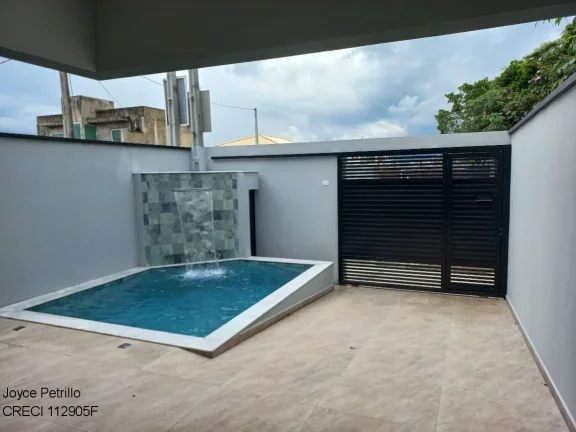 Imagem Casa com Piscina e Cascata a Venda em Peruíbe.