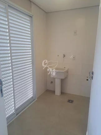 Imagem Sobrado com 3 Suítes em Medeiros