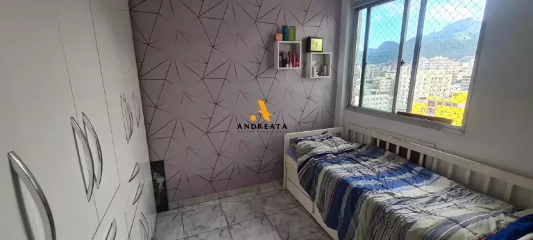 Imagem Meier - Rua Padre Ildelfonso Penalba - Vendo apto de 2 quartos + dependências com 2 vagas - Valor R$450.000,00