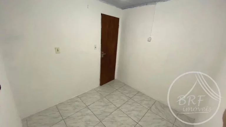 Imagem Vendo terreno com três casas e uma Kitnet em Serraria, São José SC