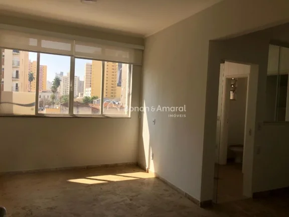 Imagem Oportunidade no Edifício Cristina, no Centro de Campinas. Este amplo apartamento totalmente reforma...