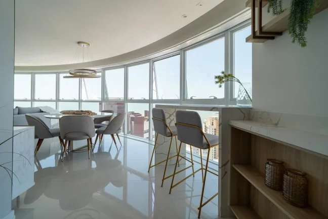 Imagem Apartamento com 4 dormitórios à venda sendo 2 suítes, 131.77 m² por - R$ 6.700.000,00 - Centro - Bal. Camboriú/SC