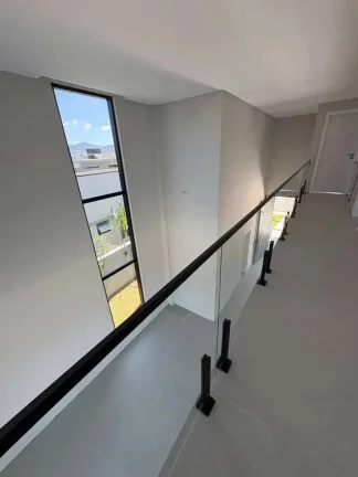 Imagem Casa alto padrão em condomínio com 4 suítes e 4 vagas de garagem em Camboriú/SC