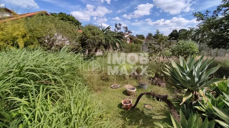 Imagem Casa de condomínio no Jardim Botânico, 4 quartos, 3 suítes, 360m², quintal de 1253m², venda adjudicada.