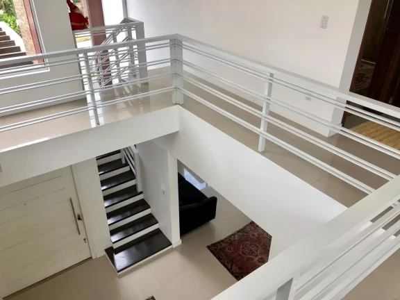 Imagem Luxuosa Casa de Alto Padrão no Jardim Panorâmico, Garopaba-SC: Conforto e Sofisticação!