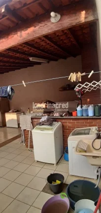 Imagem Casa no Jardim Morumbi, 3 quartos (1 suíte), 155m² de construção, 260m² de terreno, quintal amplo com churrasqueira, a 5 min do centro e perto do shopping!
