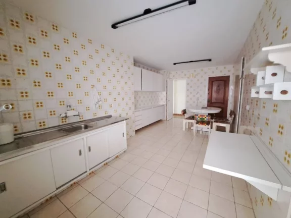 Imagem PITANGUEIRAS- CALÇADÃO COM MARAVILHOSA VISTA AO MAR , 140 M² ÚTEIS , GARAGEM NO PRÉDIO.
