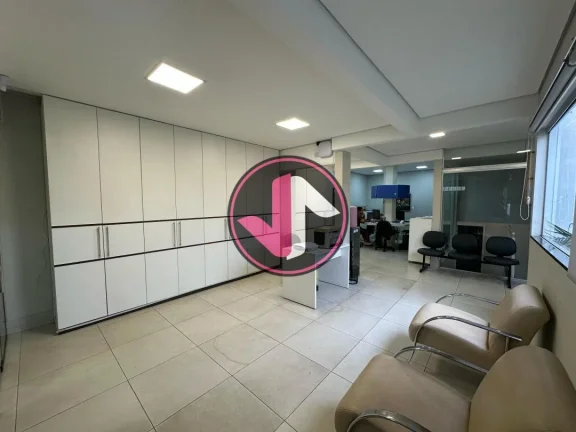 Imagem São 5 salas: piso inferior: 2 salas amplas, cozinha, recepção, banheiro social + despensa + jardi...