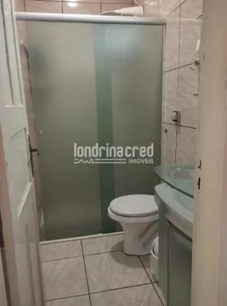 Imagem Casa no Jardim Planalto em Londrina com 2 quartos, sala em 2 ambientes, cozinha americana, escritório, churrasqueira e 5 vagas de garagem!