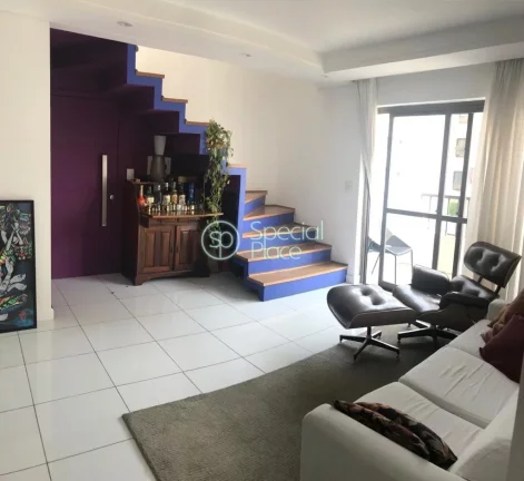 Imagem Linda cobertura duplex com 267m2, 3 dormitórios ( 3 suítes ) e 2 vagas na garagem. Excelente distr...