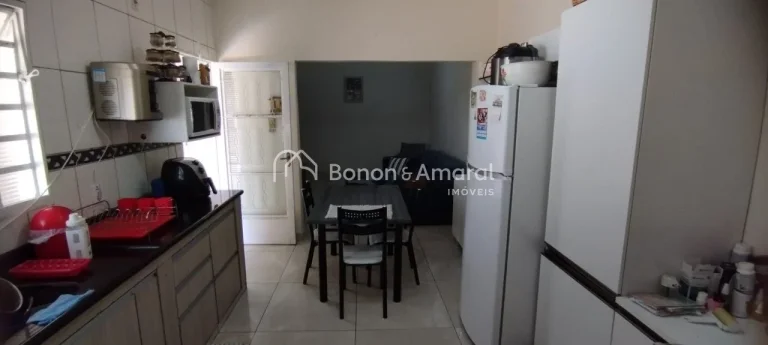 Imagem Excelente oportunidade! Casa espaçosa com 3 quartos, sendo 1 suíte, ideal para quem busca conforto...