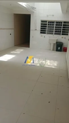 Imagem Sobrado à Venda com 359m², 4 dormitórios, 4 suítes, 1 sala e 5 vagas!!!