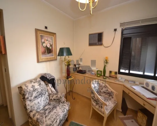 Imagem Excelente apartamento, living para 3 ambientes, com lareira, piso em tabuas largas, ampla varanda, 3...