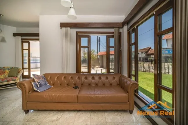 Imagem Sobrado com Piscina e 5 quartos