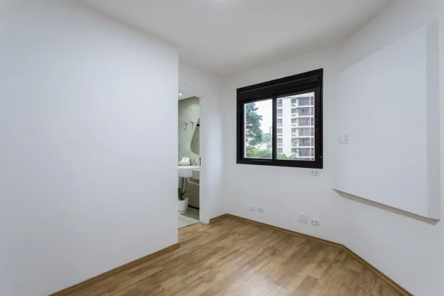 Imagem Apartamento 169M², 3Q, 2 Suítes, 3 Banheiros, 3 Vagas, Varanda, Piscina, Churrasqueira, Salão de Festas, Jardim.