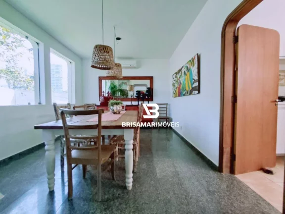 Imagem ENSEADA- NA QUADRA DA PRAIA , MAGNÍFICA CASA IMPECÁVEL , 04 VAGAS DE GARAGEM.