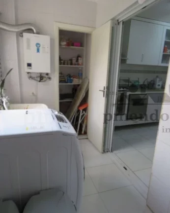 Imagem Apartamento totalmente reformado, living para 2 ambientes, 3 dormitórios sendo 1 suíte, banheiro s...