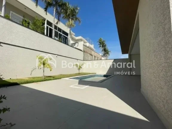 Imagem Lindo sobrado com 4 suítes, sendo uma master com jardim de inverno, outra no térreo, varanda. Espa...