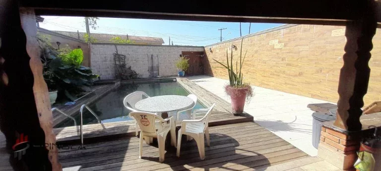 Imagem Sobrado com 3 dormitórios à venda, 180 m² por R$ 1.100.000,00 - Solemar - Praia Grande/SP