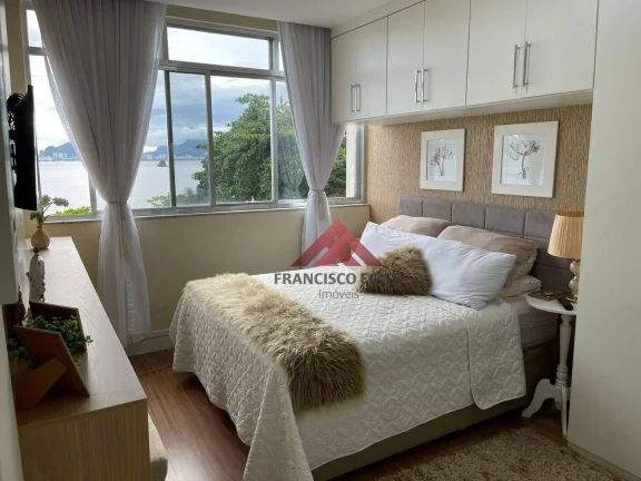 Imagem Praia de IcaraíVenha morar num charmoso apartamento com 3 quartos, sendo 1 suíte com armários embutidos, na Praia de Icaraí, ao lado da UFF (Reitoria)
